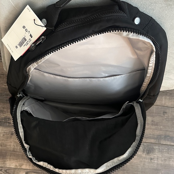 Kipling Seoul Backpack - Black | NWT & keychain - Picture 3 of 4